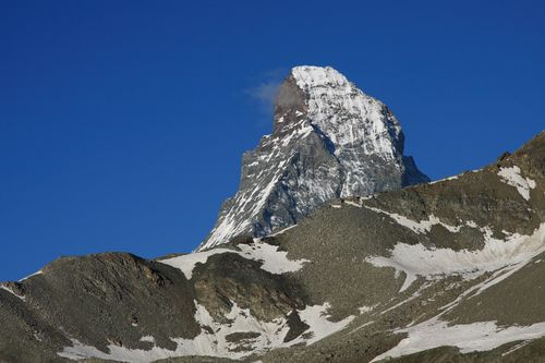 Das Matterhorn spitzt heraus