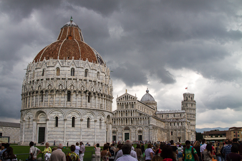 Dunkel Wolken über Pisa